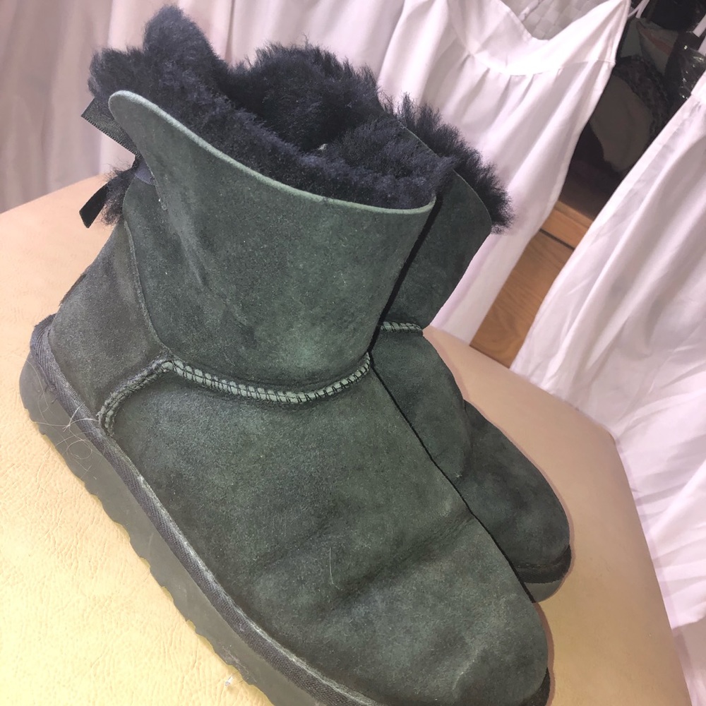 Cute black fuzzy Uggs!